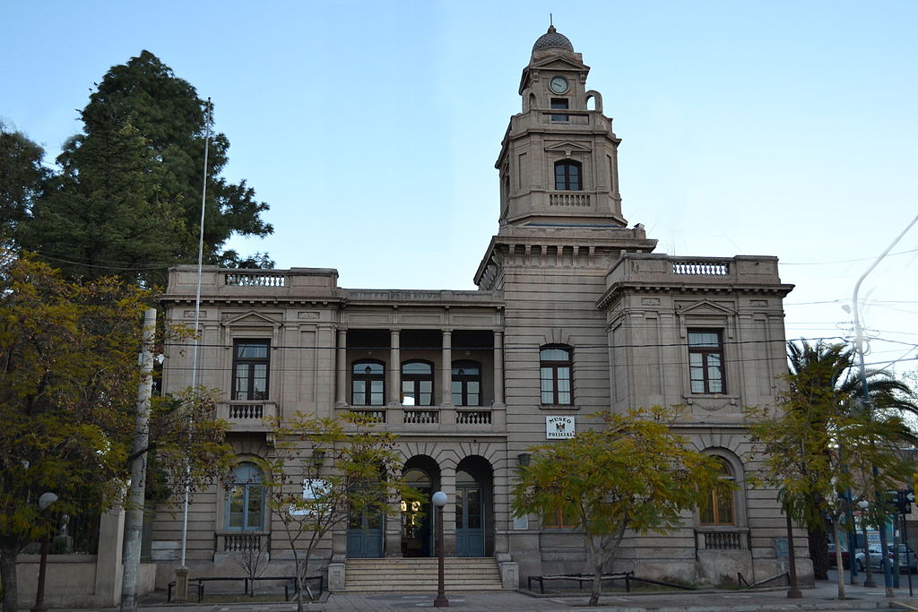 Representantes de Underc0de y Godoy Cruz durante la firma del convenio