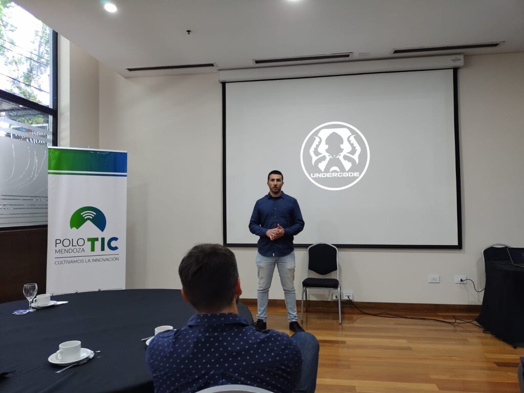 Danilo Vezzoni durante el encuentro del Polo TIC Mendoza