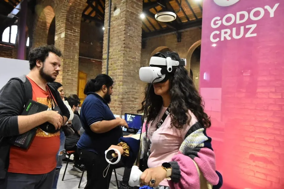 Experiencia de realidad virtual durante Underc0de Day